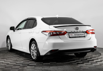 Подержанный автомобиль Toyota Camry Sedan 2021 года (7 фото)