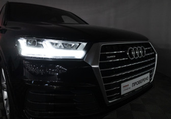 Подержанный автомобиль Audi Q7 2017 года (27 фото)