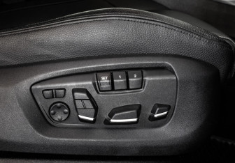 Подержанный автомобиль BMW X6 2015 года (34 фото)
