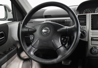 Подержанный автомобиль Nissan X-Trail 2006 года (15 фото)