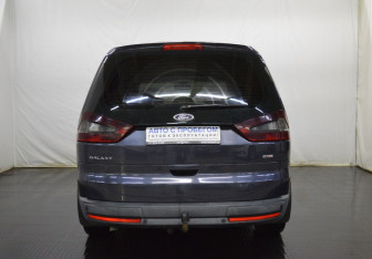 Подержанный автомобиль Ford Galaxy 2006 года (6 фото)