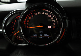 Подержанный автомобиль MINI Hatch 2020 года (12 фото)