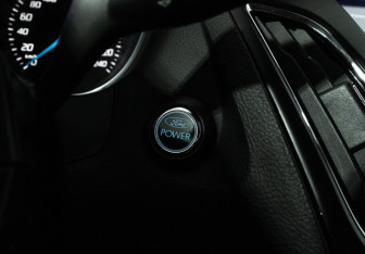 Подержанный автомобиль Ford Focus Sedan 2012 года (17 фото)