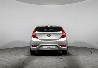 Подержанный автомобиль Hyundai Solaris Hatchback 2014 года (6 фото)