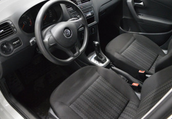 Подержанный автомобиль Volkswagen Polo Sedan 2016 года (10 фото)