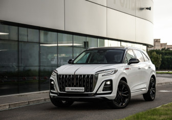 Подержанный автомобиль Hongqi HS3 2024 года (1 фото)