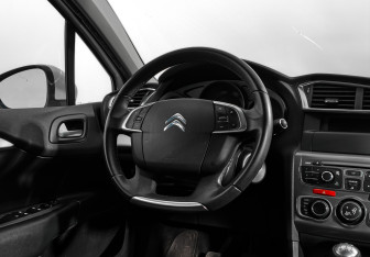 Подержанный автомобиль Citroen C4 Sedan 2018 года (15 фото)