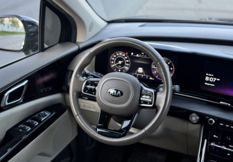 Подержанный автомобиль Kia Carnival 2020 года (11 фото)
