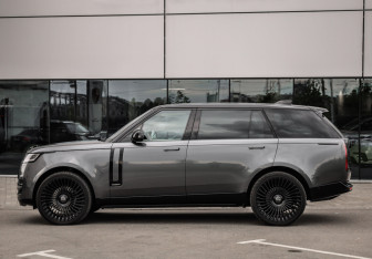 Подержанный автомобиль Land Rover Range Rover 2023 года (9 фото)