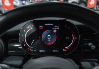 Подержанный автомобиль MINI Hatch 2021 года (19 фото)