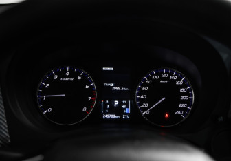 Подержанный автомобиль Mitsubishi Outlander 2016 года (12 фото)