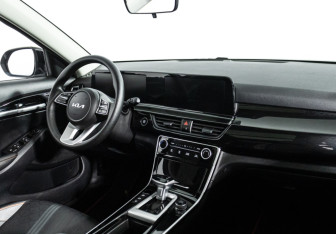 Подержанный автомобиль Kia Seltos 2023 года (10 фото)