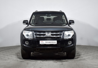 Подержанный автомобиль Mitsubishi Pajero 2013 года (2 фото)
