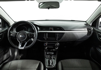 Подержанный автомобиль Kia Rio Sedan 2019 года (13 фото)