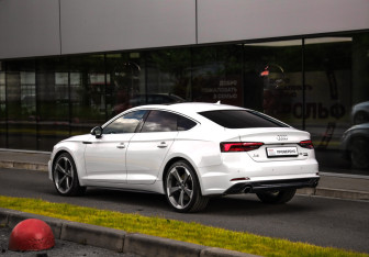 Подержанный автомобиль Audi A5 Liftback 2019 года (8 фото)