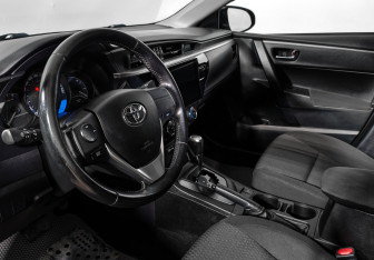 Подержанный автомобиль Toyota Corolla Sedan 2014 года (9 фото)