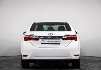Подержанный автомобиль Toyota Corolla Sedan 2013 года (6 фото)