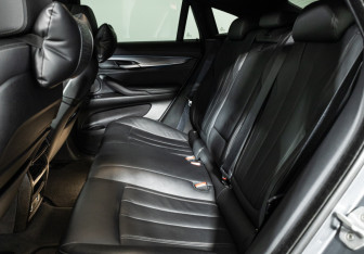 Подержанный автомобиль BMW X6 2017 года (10 фото)