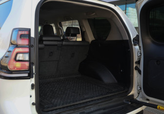 Подержанный автомобиль Toyota Land Cruiser Prado 2014 года (20 фото)