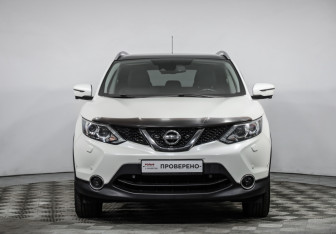 Подержанный автомобиль Nissan Qashqai 2014 года (2 фото)