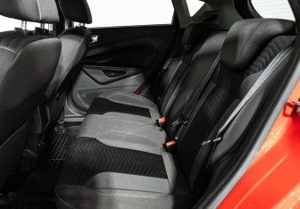 Подержанный автомобиль Ford Fiesta Hatchback 2015 года (10 фото)
