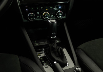 Подержанный автомобиль Skoda Octavia Liftback 2019 года (14 фото)