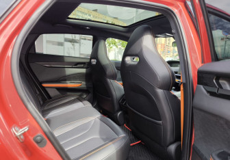 Подержанный автомобиль Changan UNI-V 2024 года (10 фото)