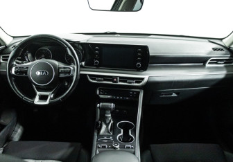 Подержанный автомобиль Kia K5 2021 года (13 фото)