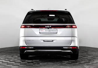 Подержанный автомобиль Kia Carnival 2022 года (5 фото)