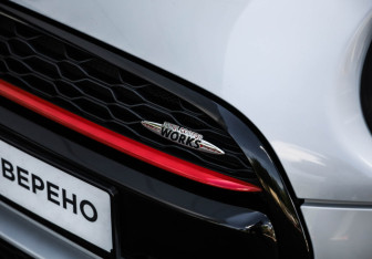 Подержанный автомобиль MINI Hatch 2020 года (11 фото)