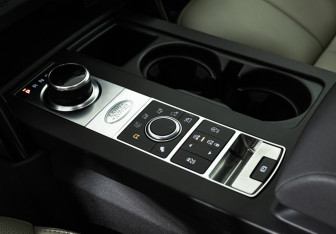 Подержанный автомобиль Land Rover Discovery 2020 года (18 фото)