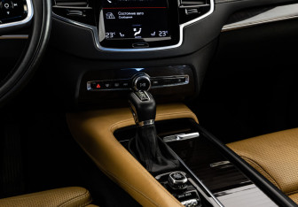 Подержанный автомобиль Volvo XC90 2018 года (13 фото)