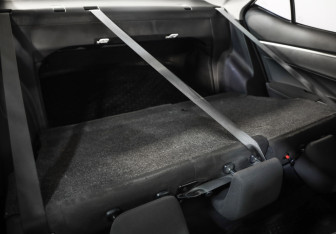 Подержанный автомобиль Toyota Corolla Sedan 2013 года (21 фото)