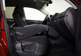 Подержанный автомобиль Volkswagen Tiguan 2009 года (20 фото)