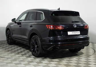Подержанный автомобиль Volkswagen Touareg 2019 года (7 фото)