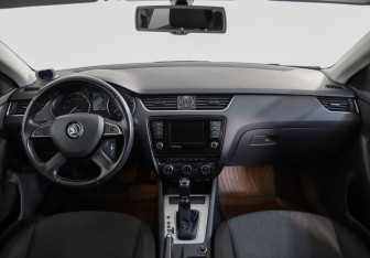 Подержанный автомобиль Skoda Octavia Liftback 2013 года (9 фото)