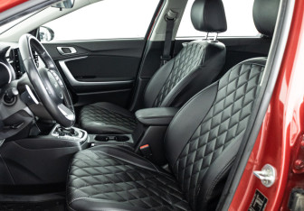 Подержанный автомобиль Kia Ceed Hatchback 2022 года (16 фото)