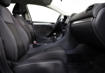 Подержанный автомобиль Volkswagen Golf Hatchback 2011 года (18 фото)