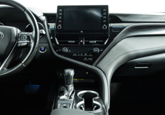 Подержанный автомобиль Toyota Camry Sedan 2021 года (14 фото)