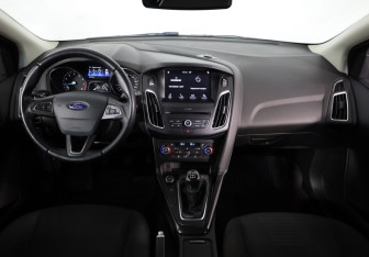 Подержанный автомобиль Ford Focus Wagon 2017 года (9 фото)