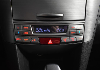 Подержанный автомобиль Subaru Outback Wagon 2011 года (16 фото)