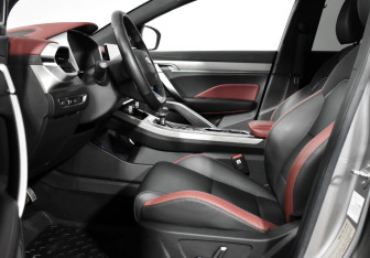 Подержанный автомобиль Geely Coolray 2023 года (10 фото)