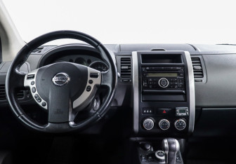 Подержанный автомобиль Nissan X-Trail 2008 года (11 фото)