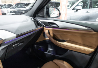 Подержанный автомобиль BMW X4 2020 года (35 фото)