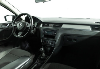 Подержанный автомобиль Skoda Rapid Liftback 2014 года (9 фото)