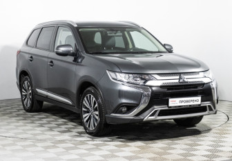Подержанный автомобиль Mitsubishi Outlander 2020 года (3 фото)