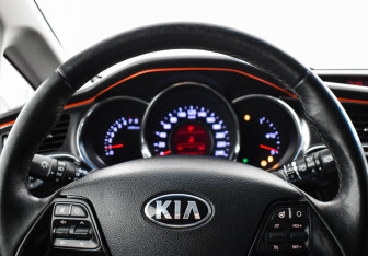 Подержанный автомобиль Kia Ceed Wagon 2016 года (15 фото)