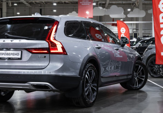 Подержанный автомобиль Volvo V90 Cross Country 2017 года (9 фото)