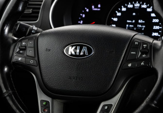 Подержанный автомобиль Kia Sorento 2013 года (11 фото)