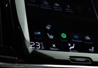 Подержанный автомобиль Volvo S90 2021 года (17 фото)